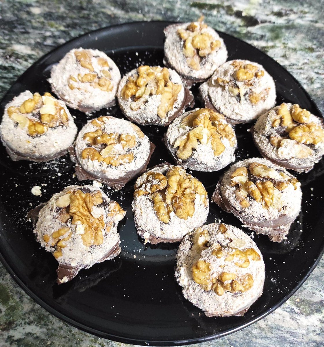 LaDelLibroRoto's tweet photo. Nueces cubiertas de cacao y whey de cacao.
Dos o tres para picar, no os pongáis morados 🤣 https://t.co/4MMyLvbdJt