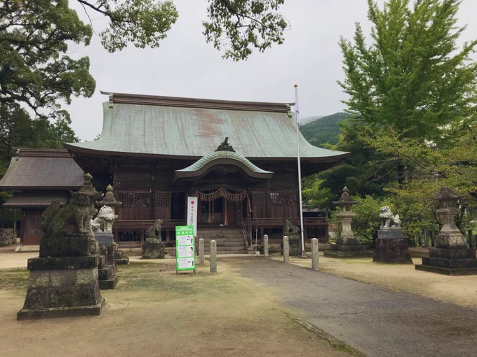與止日女神社(佐賀市)
肥前国一宮
社格は県社
祭神は與止日女命(神功皇后の妹)
欽明天皇二十五年(564)創祀
式内社に列し、最高位の正一位の神階を授けられた 