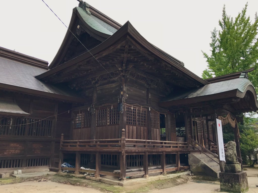 與止日女神社(佐賀市)
肥前国一宮
社格は県社
祭神は與止日女命(神功皇后の妹)
欽明天皇二十五年(564)創祀
式内社に列し、最高位の正一位の神階を授けられた 