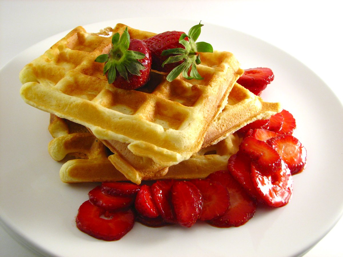 Happy #internationalwaffleday! What's your favourite topping? It's got to be something sweet for us!
#sweettooth #waffles #strawberriesandcream