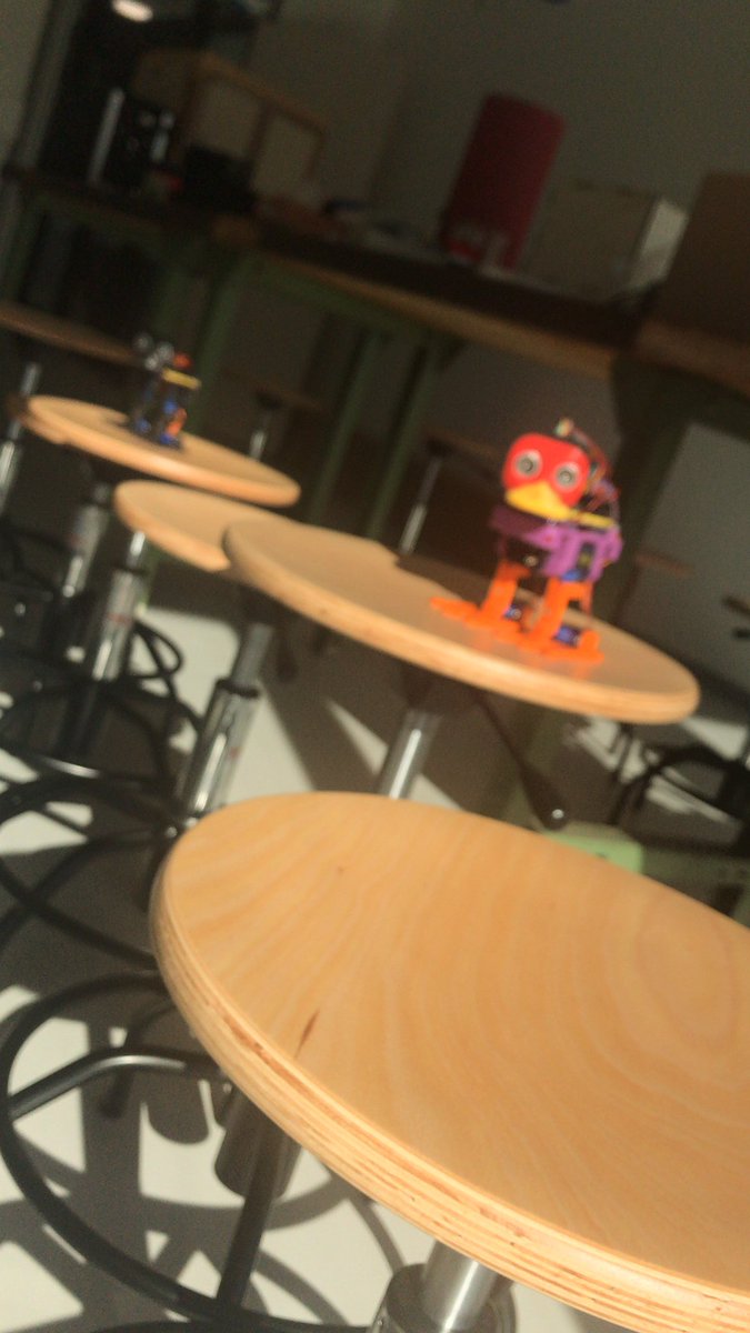 mintregensburg's tweet photo. Heute kommen die ersten Möbel in die #MINTLabs! #Hocker sind schon im #DaVinci Labor und das #Büro wird eben aufgebaut. 🎉😍 #QuackQuack https://t.co/QCdC8MPD21