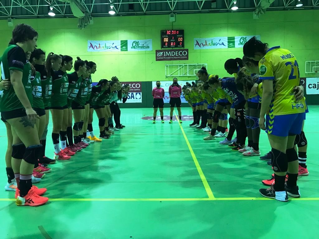IMDSevilla's tweet photo. Las hermanas y pareja de árbitras de #balonmano Patricia y Beatriz del Valle se confirman en la elite nacional.

Este fin de semana vuelven a pitar un encuentro clave para el ascenso en División de Plata Femenina.

¡Enhorabuena! 👌

https://t.co/TOAcNxyD0W

#DeporteSev https://t.co/AdiLAfc7JB