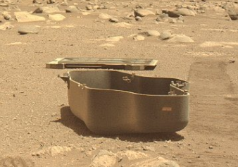 MobCat_'s tweet photo. @elonmusk humans are the best race.. Goes to new planet, immediately litter it with trash. https://t.co/2QfDSRUrXC