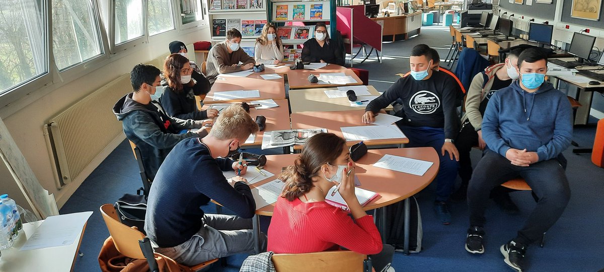 LpoBonaparte's tweet photo. Lancement de la journée Hackathon #BFCReporter2021 @CLEMIDijon @AcademieDijon @RA_BFC @bfc_region Les élèves de #BacPro du @LpoBonaparte rédacteurs du journal #Newspro prêts pour leur journée marathon : 2 INTV à réaliser, une Une, un edito, des photos. Bonne chance à eux ! 🤞 https://t.co/IgV9ICY3Ja