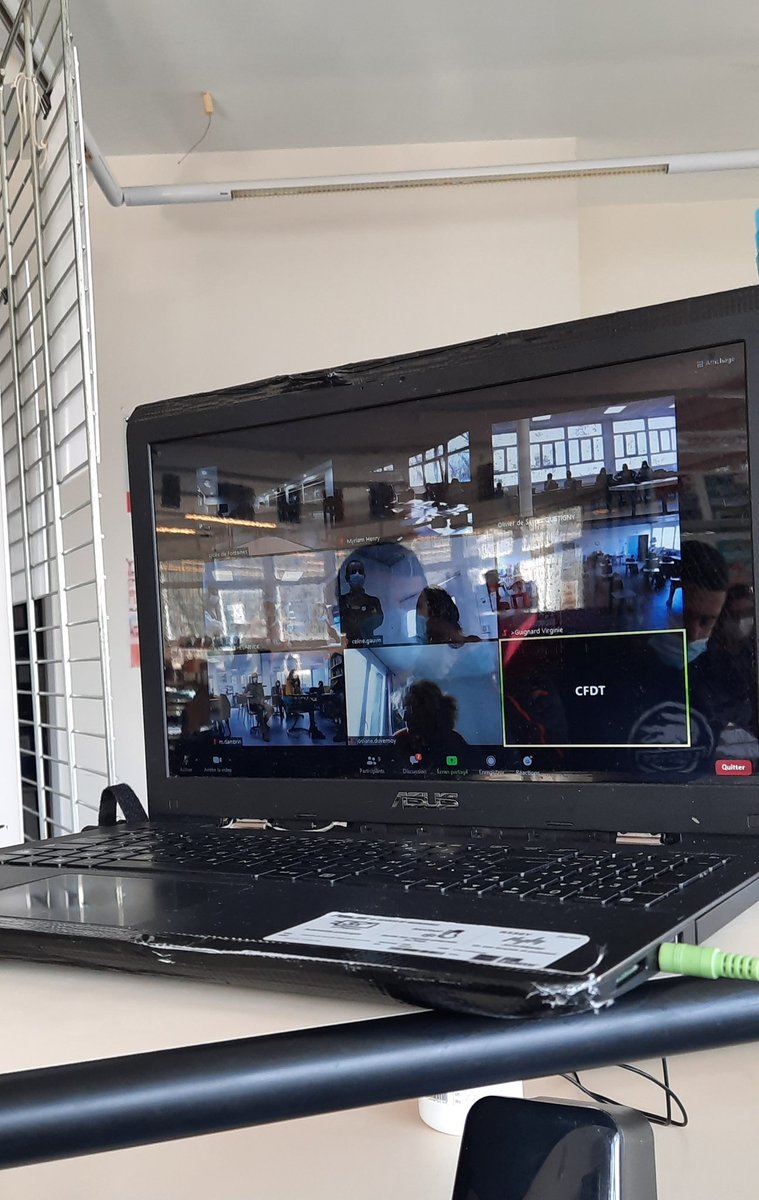 LpoBonaparte's tweet photo. Lancement de la journée Hackathon #BFCReporter2021 @CLEMIDijon @AcademieDijon @RA_BFC @bfc_region Les élèves de #BacPro du @LpoBonaparte rédacteurs du journal #Newspro prêts pour leur journée marathon : 2 INTV à réaliser, une Une, un edito, des photos. Bonne chance à eux ! 🤞 https://t.co/IgV9ICY3Ja