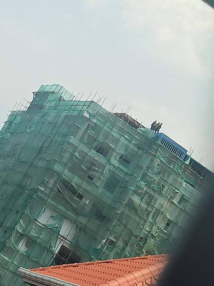 My0_H0's tweet photo. Due to terrorism of #military in #Taunggyi, #Kanthar ward, 2 young protestors was shot dead in head and abdomen. The sniper opened gunfire from a construction building. Dead bodies are taken by #military #terrorists .
STOP ABDUCTIONS
#WhatsHappeningInMyanmar #Mar25Coup https://t.co/73zEitekZH