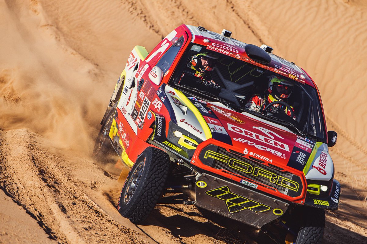 KibiceKubicy's tweet photo. ...dakarowy 'Shrek' @ProkopOfficial z #BenzinaORLENTeam też ładniutki...

Co tu dużo mówić robią robotę💪 #Raptor #Ranger

#FORD #FordPerfomance #FIA @dakar 
Martin #Prokop @PKN_ORLEN @Benzina @TeamORLEN #Verva
#RaptorRSCrossCountry #MPSports #JIPOCar https://t.co/oNpVTlHAGT