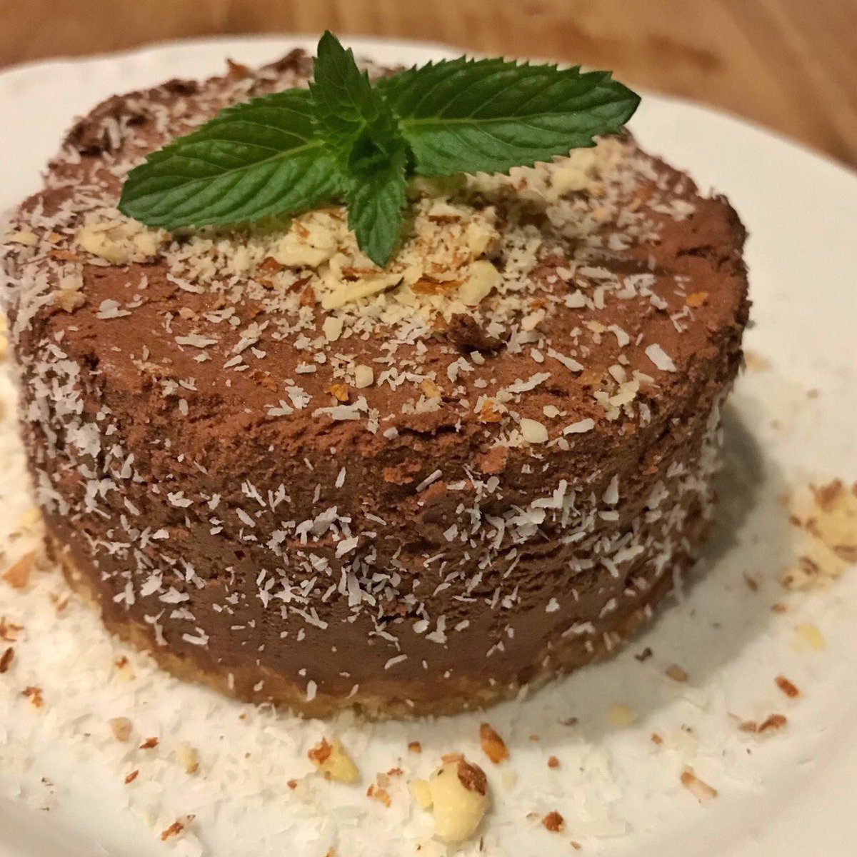 Buongiorno! E che buongiorno! 😋😋

Mousse al cioccolato su una base di biscotto al miele. Pochi ingredienti ma una vera goduria!

La ricetta qui 👉 pomodorialsole.com/recipes/2021-0… 👈

#conpomodorialsole #ricette #cioccolato #mousse #foodlovers