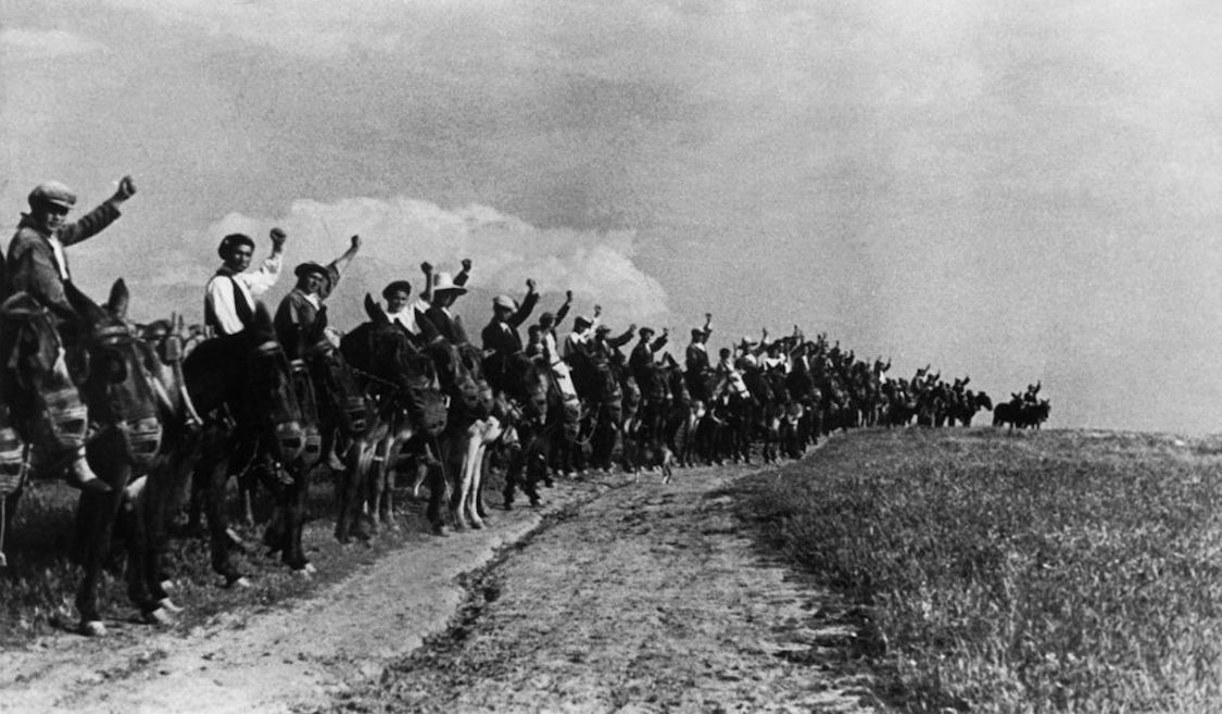 POTENCIALHC's tweet photo. Tal día como hoy, el 25 de marzo de 1936, la Federación de Trabajadores de la Tierra-UGT movilizó a 60.000 campesinos extremeños y ocuparon 3.000 fincas en 280 pueblos, uno de los levantamientos de labradores y jornaleros más importantes, ignorado y silenciado de nuestra historia https://t.co/VitSnUX9MP