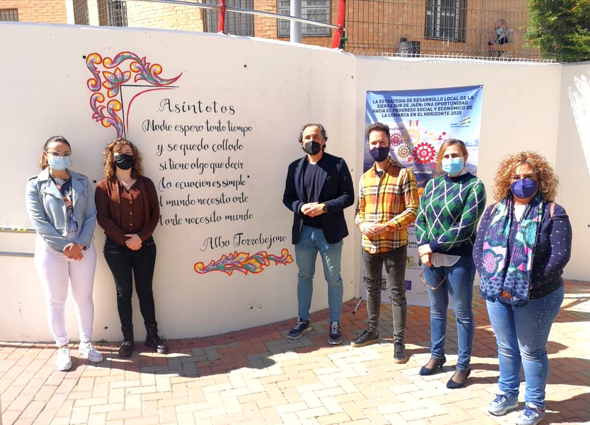 ADSierraSurJaen's tweet photo. 🎨Pintura Mural del proyecto comarcal Las poetas de la Sierra Sur en #torredelcampo con #AlbaTorrrebejano. Pintado por @israeserrano. 
👉Colabora @dipujaen y Ayto. de Torredelcampo.
#cultura #sierrasurjaen #poetas #pinturamural #poesiaenlacalle #mujerrural #Poetasrurales #adsur https://t.co/mzUsx8afLT
