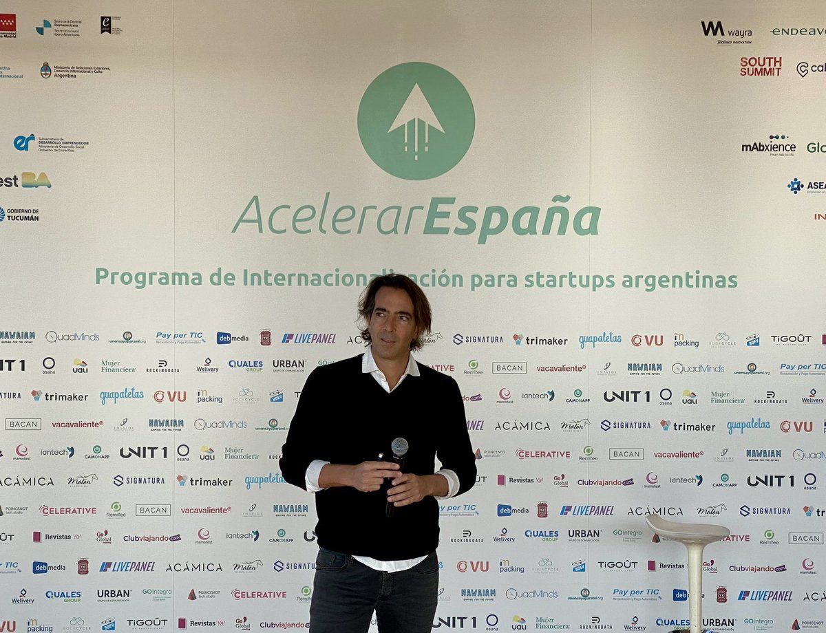 AcelerarStartup's tweet photo. Arrancamos señores!!! @GerDyz CEO y Co-founder de @GOintegro sale el primero para enfrentarse a nuestro jurado y demostrar el valor de esta grab empresa y por qué merece internacionalizarse en España!👏🏼 https://t.co/Zp4OUTKoVN
