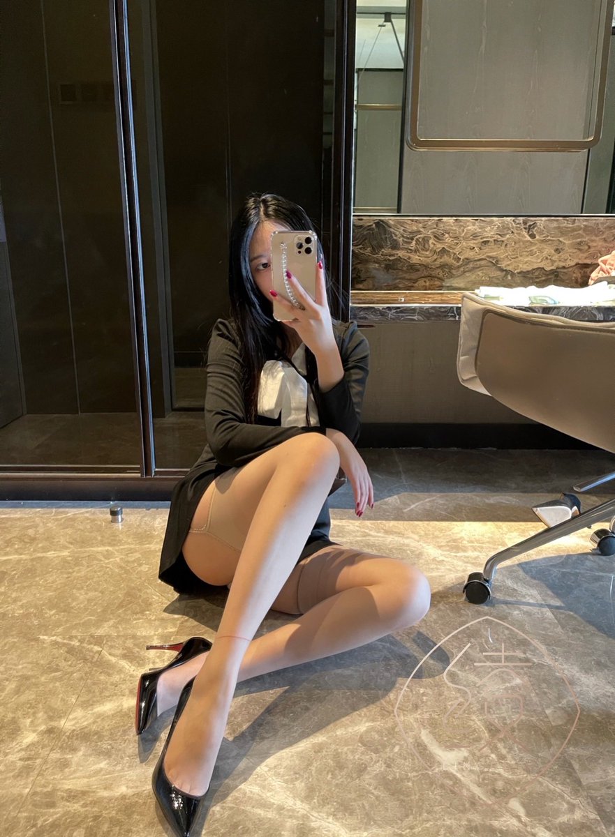 Lingerie_0's tweet photo. 绫 LINGERIE 十万粉丝福利来啦🎉🎉🎉
为了感谢推特粉丝们的每一个点赞和关注～我们��抽取10位转发或评论这个帖子的粉丝，为每位锦鲤送上全品牌免费任选三双的福利！
活动时间：3.24–3.31号

ps：有意向与品牌合作洽谈的联系@ling_bd

「惹」系列砂色买家秀@bluecatshiwo 

#绫天生丝滑 #丝袜 https://t.co/HCJcli5jAg