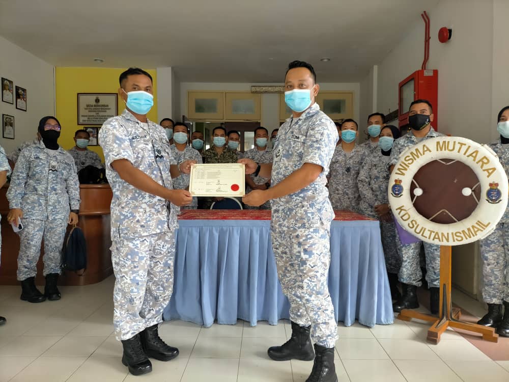 KdsiWisma's tweet photo. Majlis Penyerahan Pemangku Bintara Muda di Wisma Mutiara KD SULTAN ISMAIL Siri 1/21.
#DisiniLahirnyaPelautTLDM
#RMNBackbone
#WismaMutiaraKDSI https://t.co/lKkAZ1aWOl
