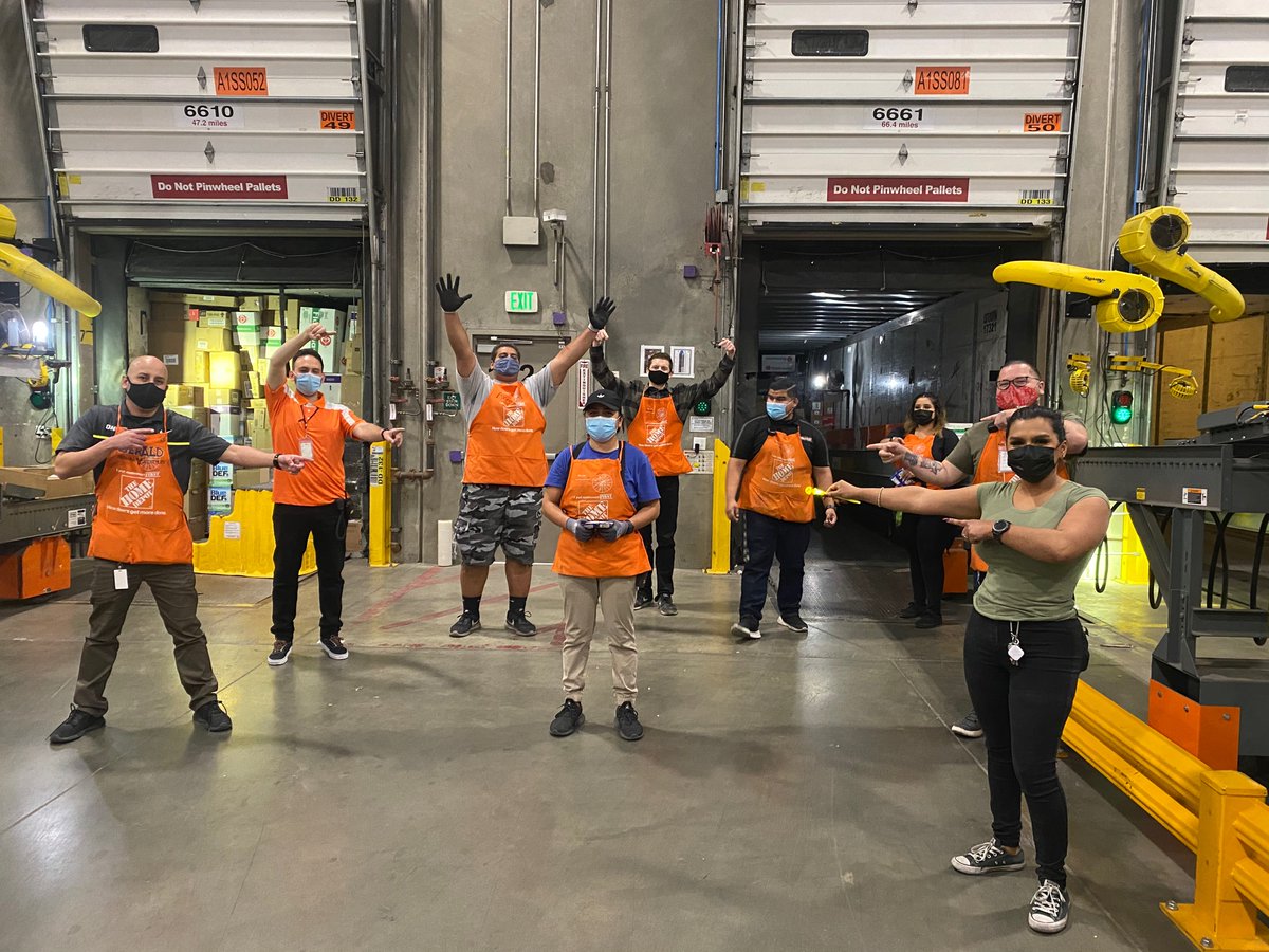 dani_velazquez4's tweet photo. Great safety walk with my key 2 in focus team!! #safetystarsarebuilthere5652
#SafetyFirst
@TMaup_THD @CarvajalRDC5642 @camilo_5520 @Nataly_Thd5642 https://t.co/U10NU4xWCp