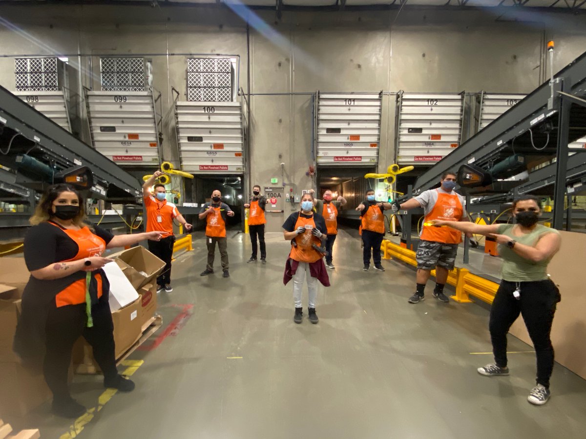 dani_velazquez4's tweet photo. Great safety walk with my key 2 in focus team!! #safetystarsarebuilthere5652
#SafetyFirst
@TMaup_THD @CarvajalRDC5642 @camilo_5520 @Nataly_Thd5642 https://t.co/U10NU4xWCp