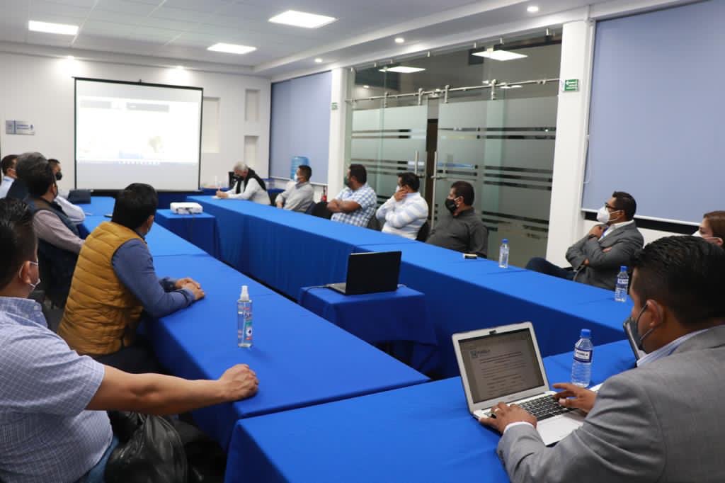 GenovevaHuerta's tweet photo. Con el objetivo de fortalecer la unidad del @PANPUEBLA, en San Andrés Cholula, me reuní con aspirantes a la Presidencia Municipal. 

Acordamos por mayoría una consulta indicativa a efectuarse el domingo, para que la militancia de @AccionNacional decida quién los representará. https://t.co/XPXn0gg8b9
