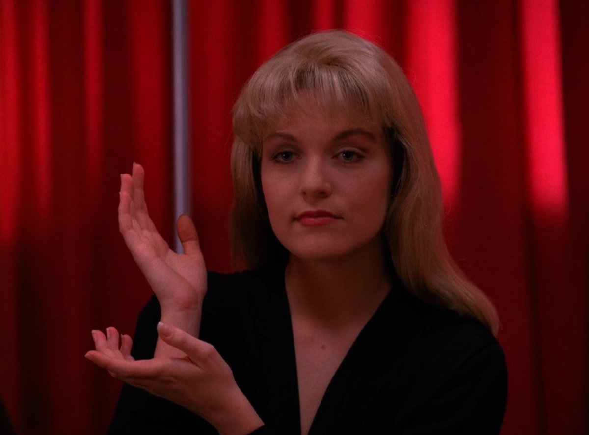 choppingwoodpod's tweet photo. 30 years ago this week the final episode of Twin Peaks S2 was filmed. David Lynch revised much of the script &amp; created arguably the most original &amp; terrifying hours of television. https://t.co/A06xLtIj9W
