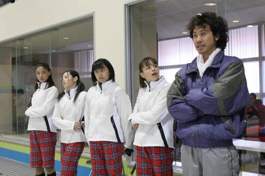 #大泉洋 さんが #ウマ娘 のトレーナーだと言われていますが
大泉さんはカー娘のコーチとして #カーリング を教えていたこともあります
#シムソンズ  