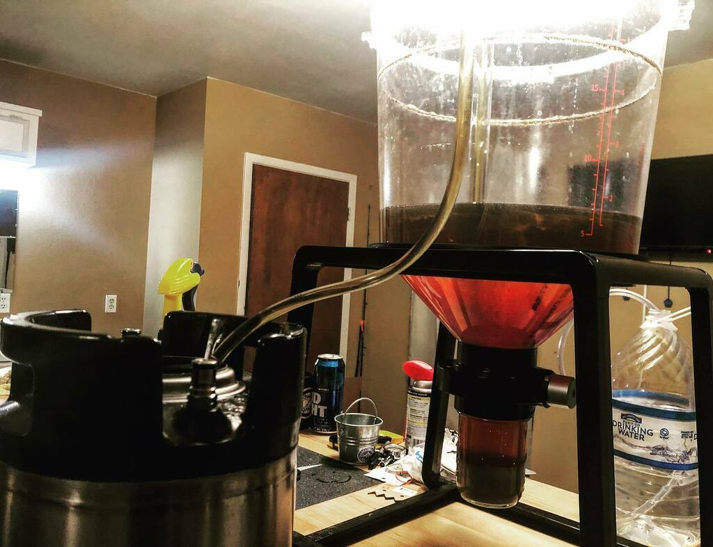 ric3r's tweet photo. First time #racking to #cornykeg #forcecarbonation happens tomorrow evening after chilling keg down to 32.. hints tips suggestions? #homebrewer #homebrewing #cctx #corpuschristi #salud #prost https://t.co/NoGZIaiqjU