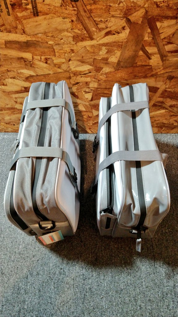 一生貧 しまりんビーノ アニメ仕様 完成 リンちゃんのサイドバッグver 2が届いた 初代から材質が変更になっただけで 各部の寸法や作りは同じ ポケット内にロゴとか描かれたタブが縫い付けられてるけど ちくわロゴマークじゃなくて このロゴを表に付け