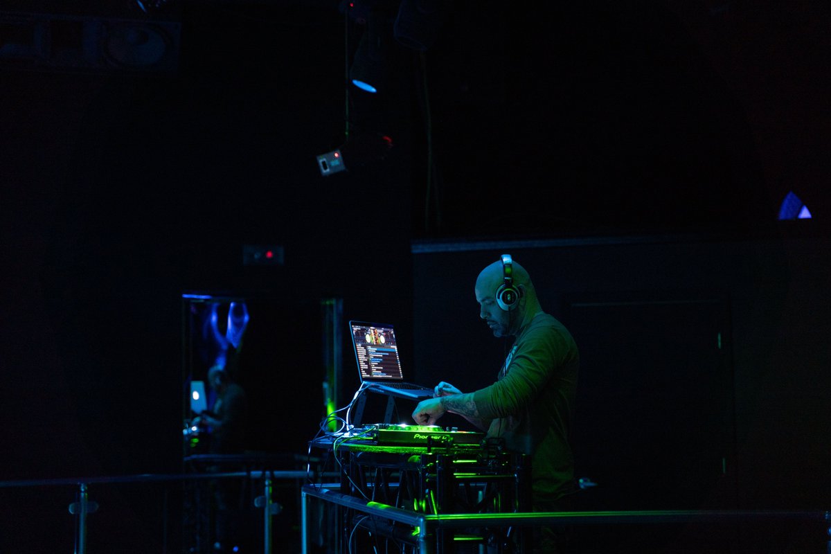 iElevateMiami's tweet photo. @therealdjsurge dialed in! 🎶

#iElevateMiami #ElevationLounge https://t.co/U6R8Dq22id