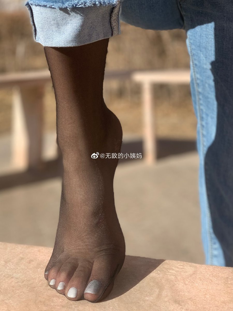 wudidexiaoyima's tweet photo. 旧图

#tights #nylons #高跟鞋 #腿模 #stocking #丝滑 #leggings #stunninglegs #hotlegs #fetish #feetfetish #高跟鞋 #美腿 #丝袜 #性感 #丝袜控 #腿控 #足控 #黑丝 #肉丝  #性感 #女神 #长腿 #诱惑 #恋足 https://t.co/tdSHOgObKI