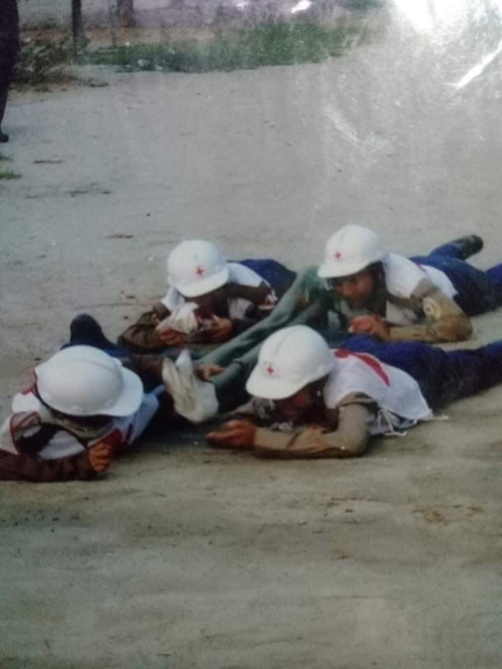 ShinNayMinn5's tweet photo. # The world_ know?
Army and police in Mandalay
Donors and ambulances
The Red Cross was also shot
How the injured were carried out with great difficulty.

#WhatsHappeningInMyanmar #SACTerroristGroup #SupportCDM #SupportCRPH #JusticeForMyanmar #Mar23Coup #GenerationZ https://t.co/phGcHheh3B