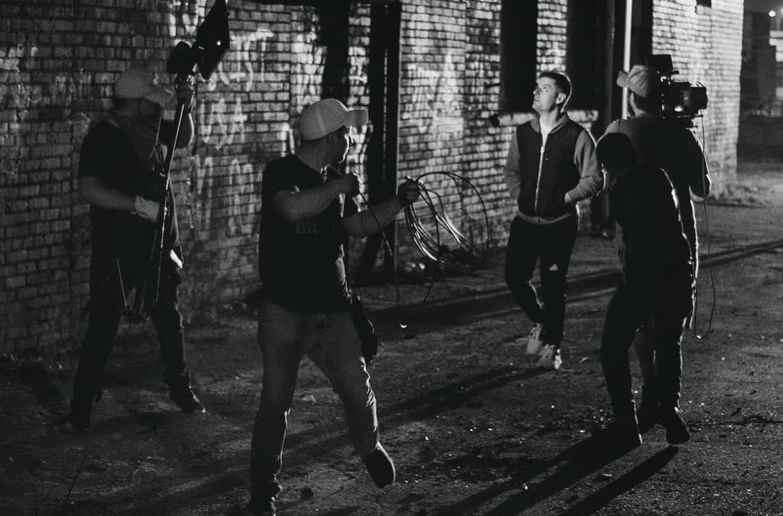 JPD224's tweet image. Working the scene with another awesome BTS shot on the set of "Against the Ropes". Excited to see how this turns out! 🥊

Director @jerhawa 
Exec. Producer /Co-Writer / Fight Choreography/ Actor @stilleycraig 
Producer @shannahawa 

Photography by @BurnedOutStudio