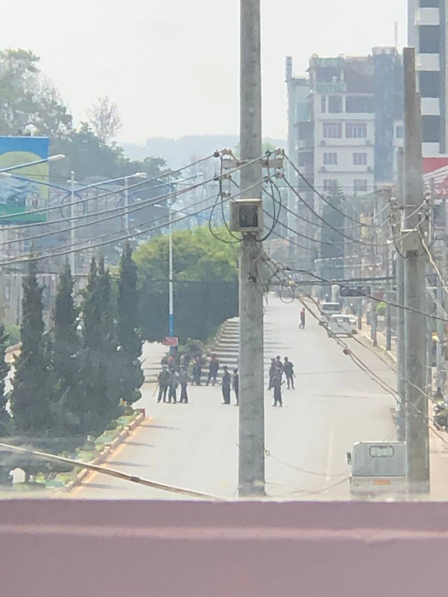 AlicccAP's tweet photo. JUNTA TERRORISTS violently craked down the strike around 9:30 am in Taunggyi and now they are still patrolling and shooting sound bombs,tear gas and gunfire in apmost entire wards
10:50am situation in Myoma Ward 
#WhatsHappeninglnMyanmar #Mar25Coup #InternetShutDown https://t.co/MrHxN8CrwC