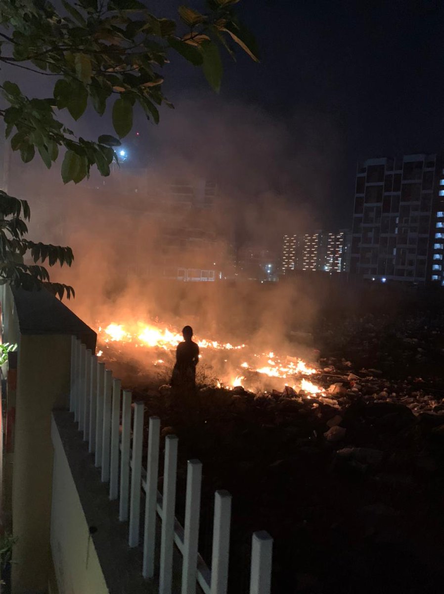 punekarnews's tweet photo. #Waste was burnt beside Global Lifestyle, #EON, #Kharadi, on Tuesday night. This happens regularly as the ground has turned into a dumpster. The #smoke fills inside the buildings which cause a #health hazard for the residents. 

#Pune @AjitPawarSpeaks @suniltingre @Kshitij_KRA https://t.co/TPIJwkSsWT