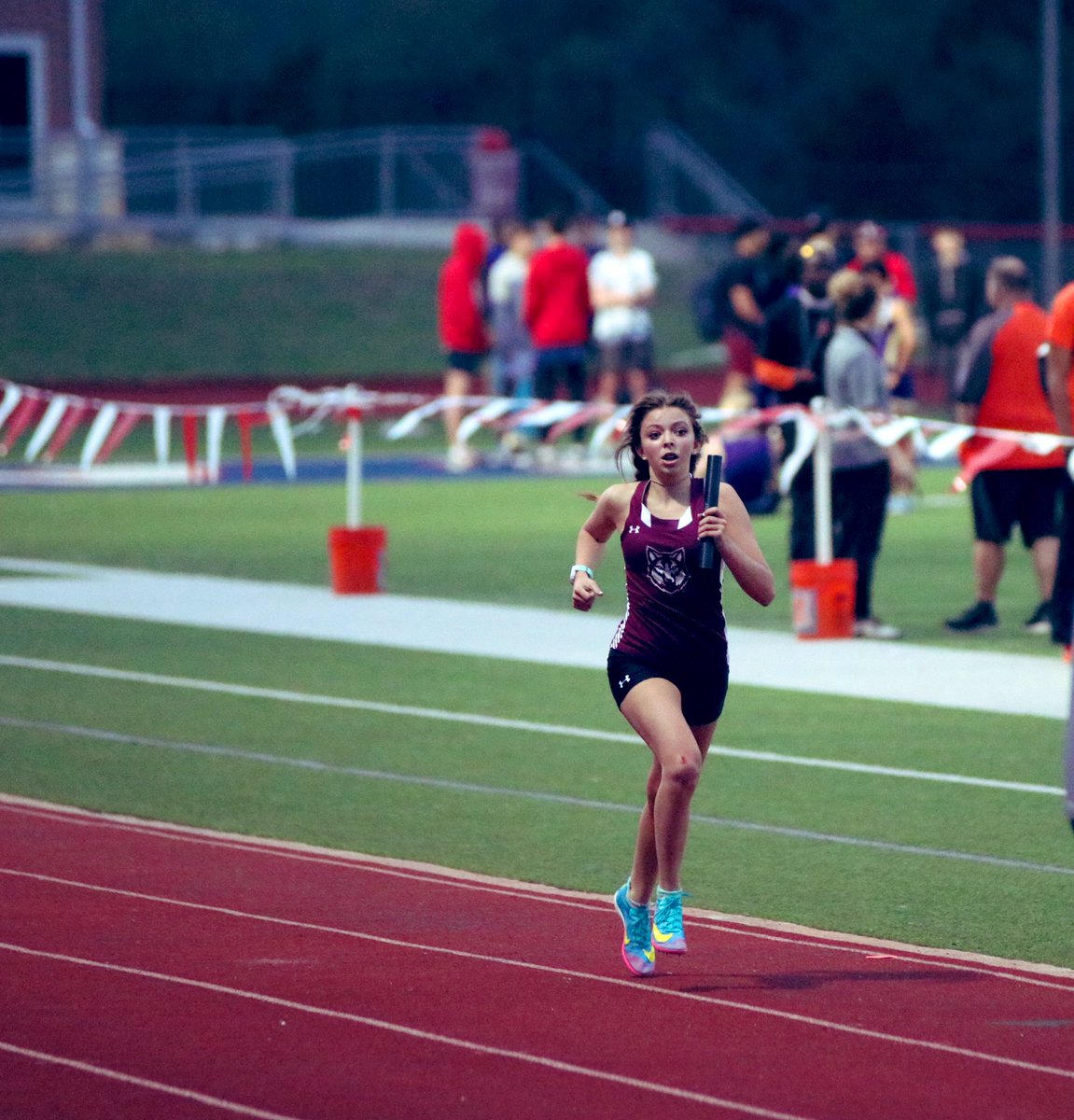 wendi_reagan's tweet photo. 800m PR ~ 1600m PR ~ and a little “extra workout” in the 4x4 relay... definitely a fun evening on the track #wolvestrack #BTP #thereagansarerunners #wecandohardthings #gettingstronger @DavenportTrack @Davenport_XC @DavenportWolves @Davenport_HS @kirschscience @DavCoachDavis https://t.co/1Kj57WkbOb