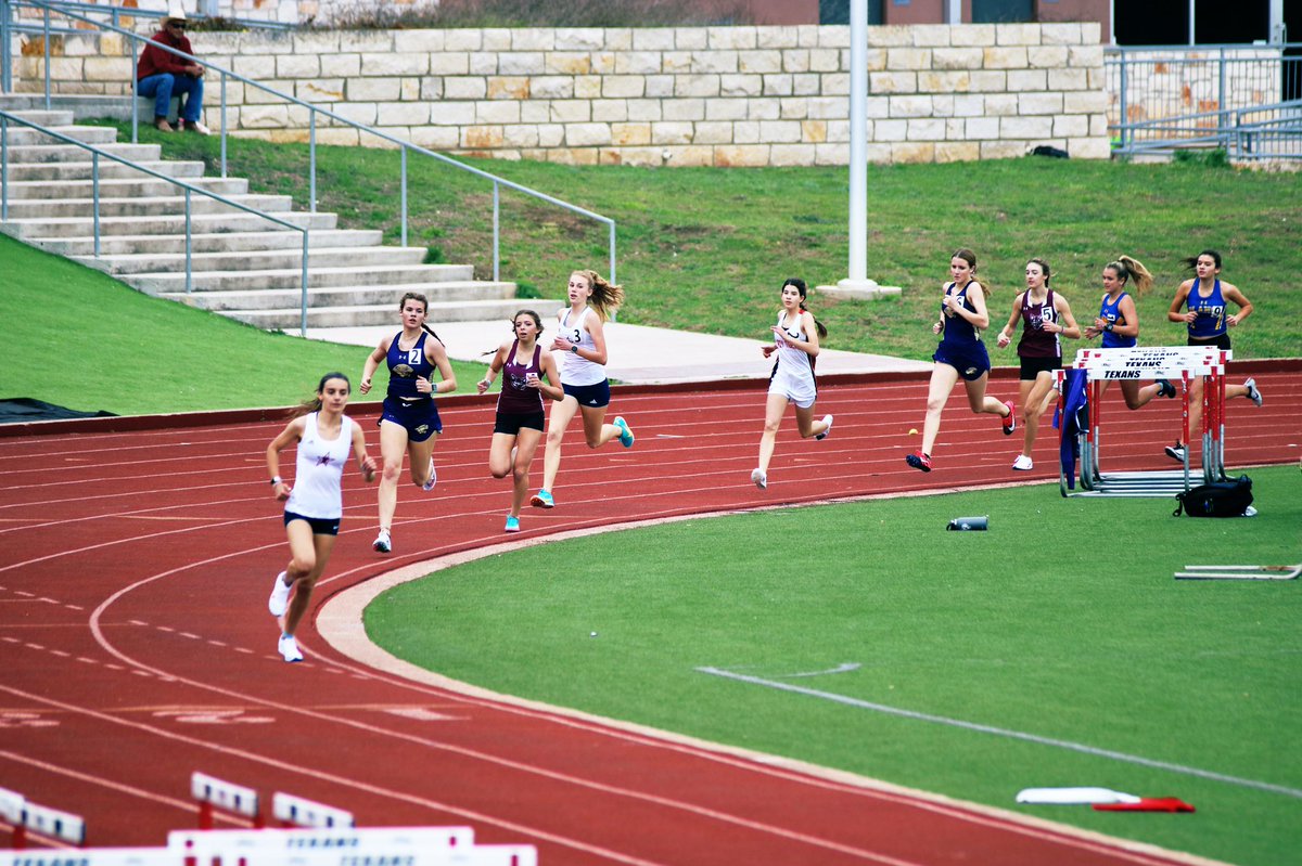 wendi_reagan's tweet photo. 800m PR ~ 1600m PR ~ and a little “extra workout” in the 4x4 relay... definitely a fun evening on the track #wolvestrack #BTP #thereagansarerunners #wecandohardthings #gettingstronger @DavenportTrack @Davenport_XC @DavenportWolves @Davenport_HS @kirschscience @DavCoachDavis https://t.co/1Kj57WkbOb