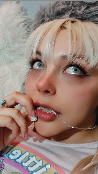 Mir&aacute;ndote lo grande que es tu.... coraz&oacute;n. Pasen linda noche les desea su #gatita #kittyAnn RT amores<a href="/tag/gatita"class="tags"><span>#gatita</span></a><a href="/tag/kittyann"class="tags"><span>#kittyann</span></a>