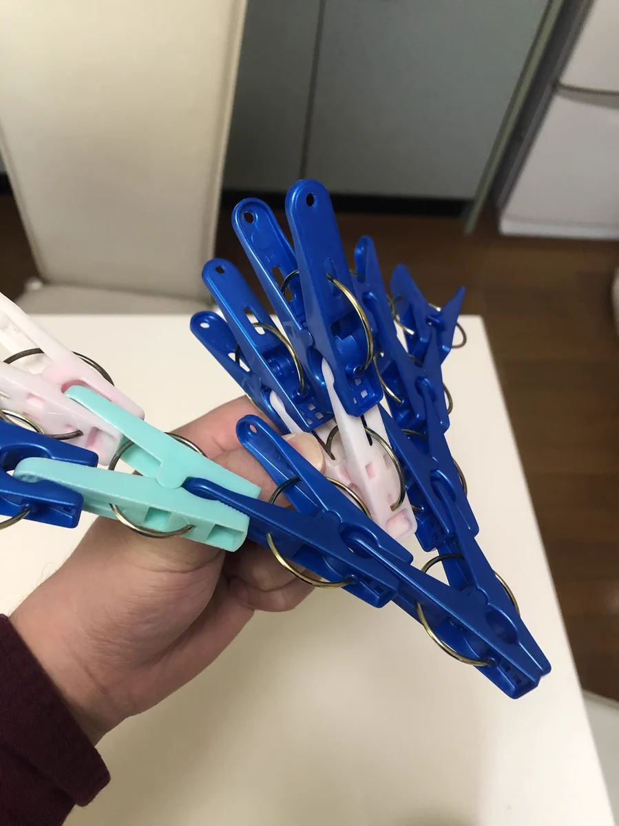 洗濯ばさみを持つと、どうしてもこうしてみたくなる！洗濯ばさみロボット完成