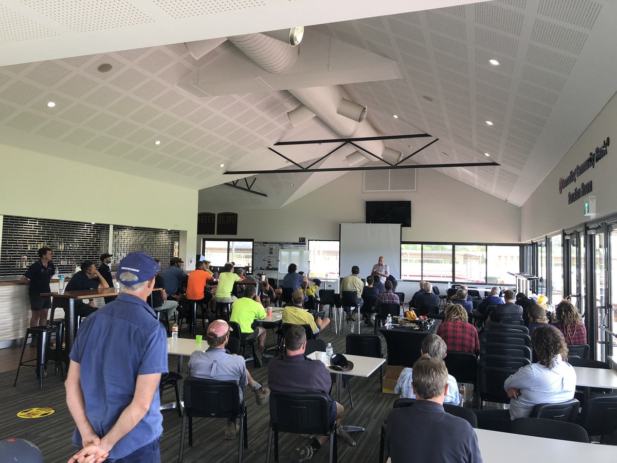 Adrian_Mondy_WA's tweet photo. Thanks to @bingthomson and Central Ag for giving me some time to give a market update at today’s autumn update. Great turnout by the growers given how busy everyone is at this time of year #flexigrain https://t.co/DnoEmh2bEX