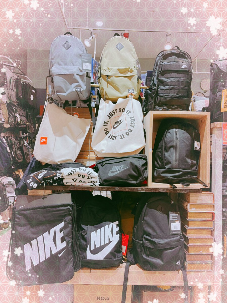 New Styleイオンモール筑紫野 Sur Twitter Nike あります 春から新しく中学 高校 大学へと 進学される皆様へ Nike のリュックいかがでしょう トートバッグやtシャツもあります おしゃんなリュック からって かっこよく登校しませんか