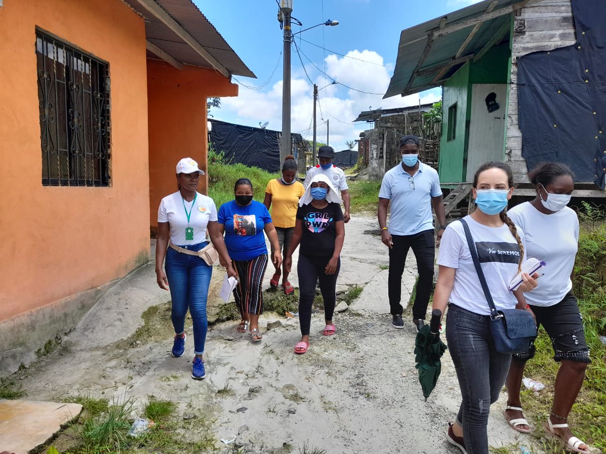 Mayo_Hemelson's tweet photo. Estamos en territorio #Chocoano con @forfamili y con la activista de la @ColombiaHumana @HypatiaHurtado 

Con el #PactoHistórico a construir un país productivo incluyente para las familias vulneradas.

@Betocoralg @GustavoBolivar @petrogustavo @sandia2806 @AlCarajoOrg https://t.co/Z5yo7c0LuZ