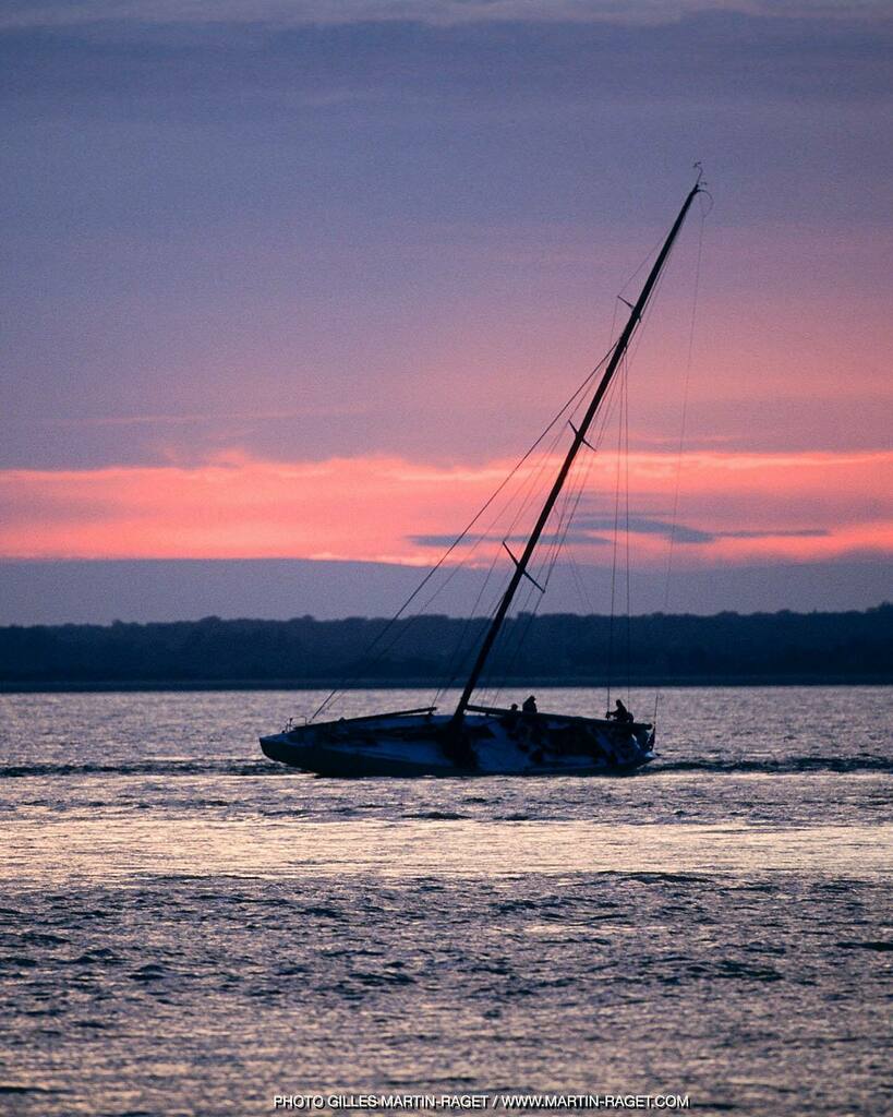 Past America’s cup yachts racing around the Isle of Wight (12 m Courageous, America’s Cup Jubilee 2001 ). Just saying... #emiratesteamnz #ineosteamuk #americascup #sailing #yachting #instasail #yachtracing #regatta #sailstagram #sailingstagram #sailor #s… instagr.am/p/CM08390MaB1/