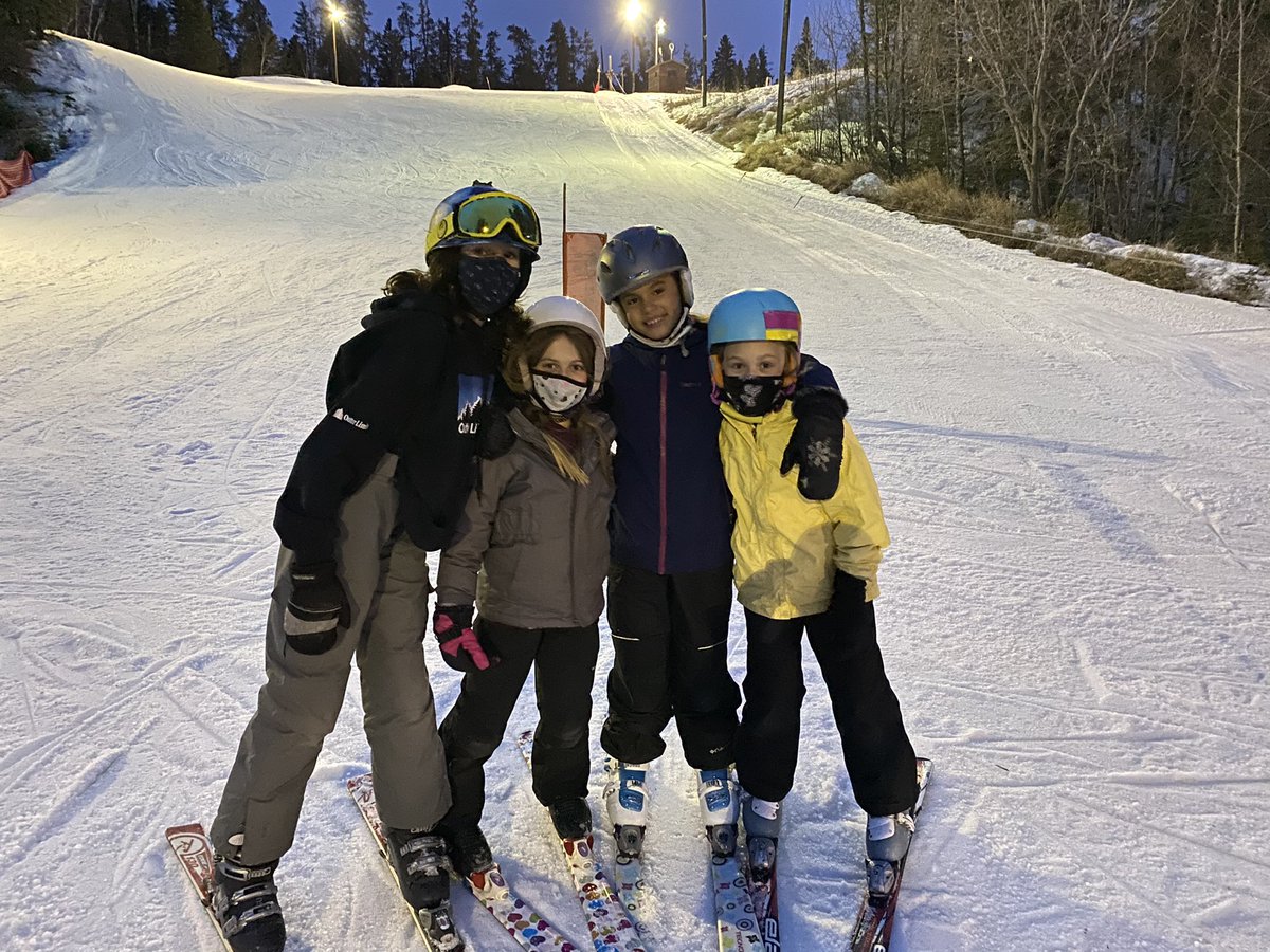 adriennemsimpso's tweet photo. Mid week ski for these kiddos! ⛷🎿 https://t.co/BvuCTeN9Oj