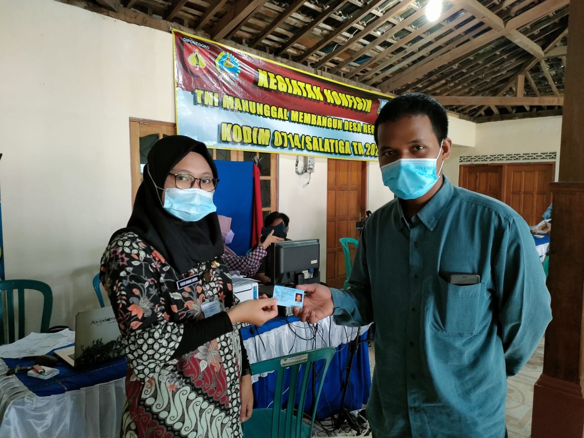 Disduk_KabSmg's tweet photo. Pelayanan Jembol TMMD KE-110 di Desa Ketapang Kec.Susukan
Kab.Semarang 25 Maret 2021 
@PemkabSemarang @InfoUngaran  @dukcapil_jateng @reynold_bang https://t.co/GQk1itNC0J
