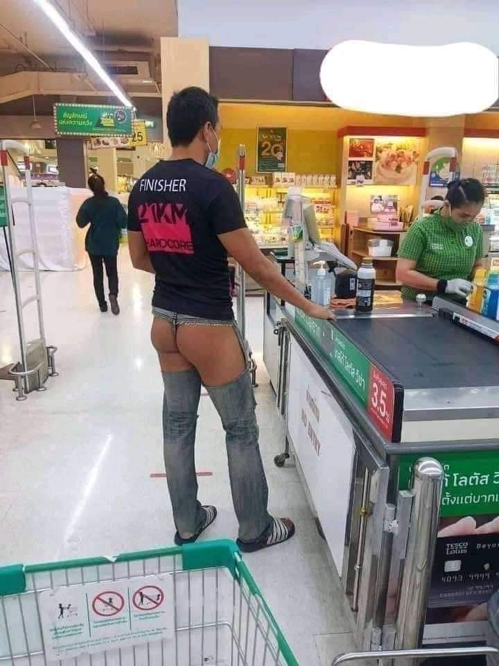 समझाया था #पापा_की_परियों को कि मान जाओ मत लो हम शरीफों से पंगा,
नहीं मानीं....
मुकाबला जोरों पर है।
😂😂😂😂😂