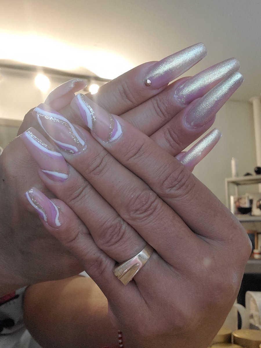 customnailsbyjo's tweet photo. As a nail tech doing my own nails it was hard to choose a style so why not do both especially w my new gels by @MedusaNails #weddingparty #lovelotus #practicehand #flyingnimbus #makeupskin #gels if you haven't tried/brought them then u betta π₯° https://t.co/hzSY2pVSa4