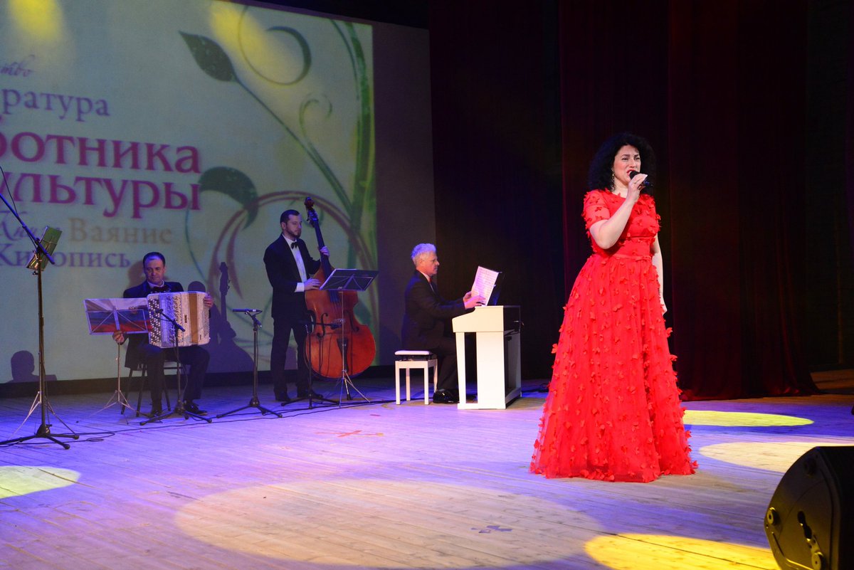 kinelduma's tweet photo. Работники культуры городского округа отмечены почетными грамотами и благодарностями Думы. Вчера на торжественном мероприятии в ГДК Председатель Думы Андрей Александрович Санин поблагодарил коллективы учреждений культуры за плодотворную работу и вручил заслуженные награды. 🤝 https://t.co/HqM7Pr09Lw