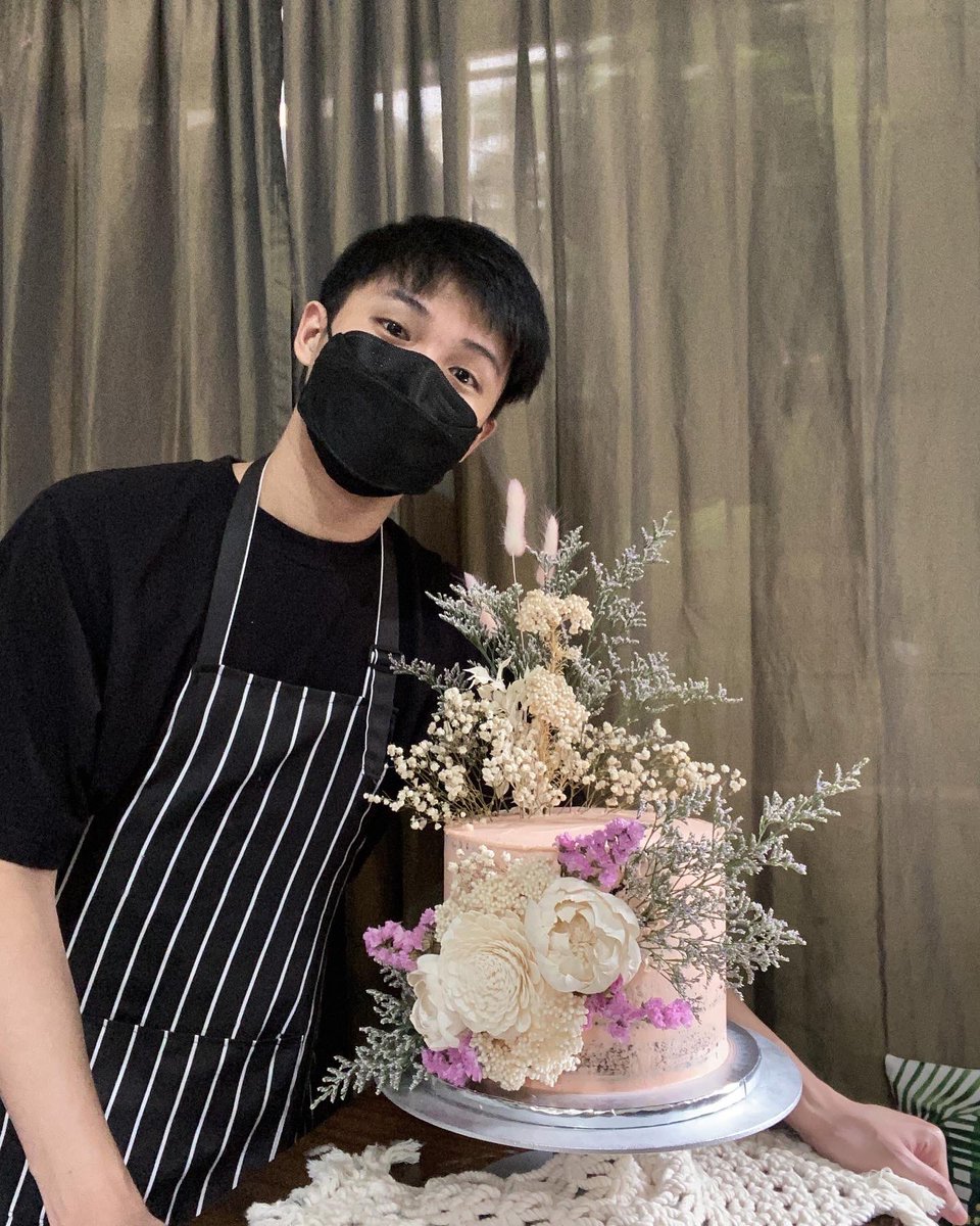 TheLorenzoTan's tweet photo. Flex ko lang gawa kong cake. It cost 0.00 to retweet and support a baker 🥺 uwu https://t.co/XFEYsDUUif