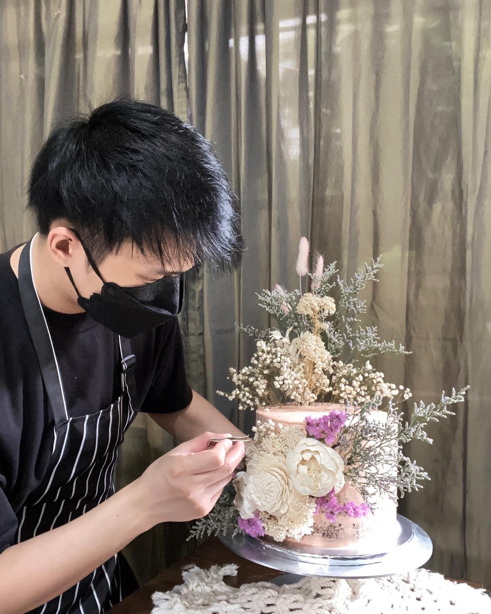 TheLorenzoTan's tweet photo. Flex ko lang gawa kong cake. It cost 0.00 to retweet and support a baker 🥺 uwu https://t.co/XFEYsDUUif