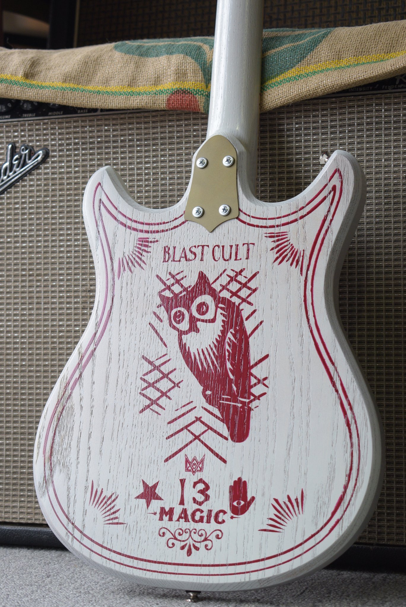 Blast Cult Magic 13 Guitar White Owl