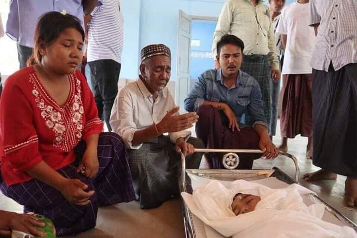 KathIris20's tweet photo. Funeral Secretly Held for 7-year old girl killed by Military since the military attackers tried to steal the dead body of little girl whom was mercilessly shot by them.

#WhatsHappeningInMyanmar
#Mar25Coup
#InternetShutdown

@USEmbassyBurma @UN_HRC @UNinMyanmar @TostevinM https://t.co/yPPmsA0vld