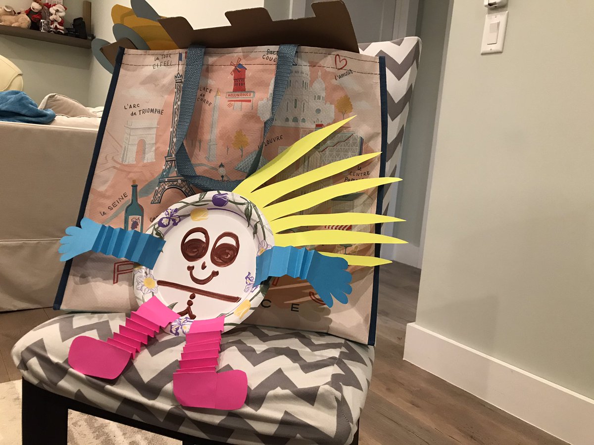 Celyendo's tweet photo. @MsBarron19 @TinkeringStudio @ryokomatsumoto @bbray27 @TsukuruManabu @ryanejenkins @CeMoCreates @LisaMLove1996 @GreenScreenGal @tskawaui @mary99479103 @AngelaSagisi @Teacherchick27 @hayes_melisa Hi @MsBarron19! Teaching hybrid, not all children can easily find an empty box at home. Most can find a spoon or paper plate.
DragonSpoon helps by flying through town to spread joyfully kind messages.
Humpty Dumpty got back up & is helping others be their best. #DancingHelpers https://t.co/AdC9Tw1Oed