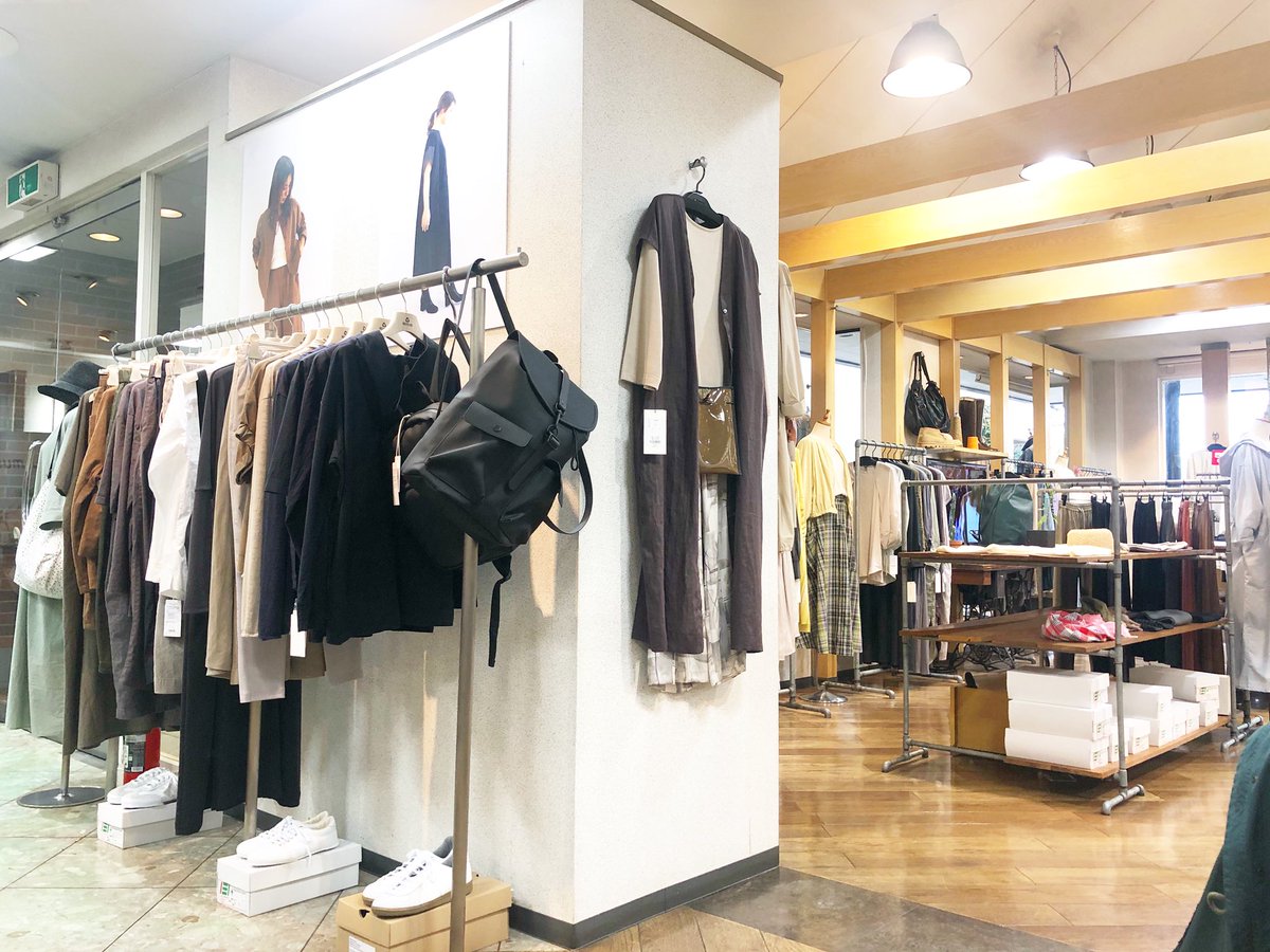 green_cafe's tweet photo. 日常のオシャレをアップグレードできる大人ナチュラルなウェア。
リラックスな中にも着心地や素材感の良さがあります。
#aecablanc #maxou #ventblanc #ilbisonte #trippen #germantrainer #maccheronian #rains #おしゃれさんと繋がりたい #大人服 #大人カジュアル #三木市 #兵庫セレクトショップ https://t.co/TweSmUTaX0