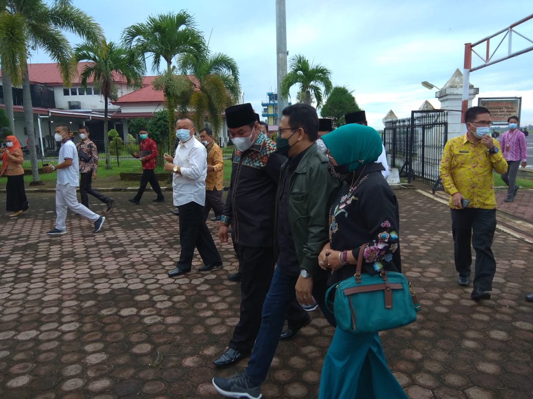 WidyaMaysa's tweet photo. selamat Datang Di provinsi Bengkulu Pak Menteri.
#GusMenterikeBengkulu
@jokowi 
@halimiskandarnu 
@malik_haramain
@imansyukri
@taufikmadjid71
@yusradaridesa 
@azzameldzikrie 
@tppkemendes 
@KemenDesa
@BerandadesaID
@tppi_p3mdbkl https://t.co/4Hzm6Wo5UV